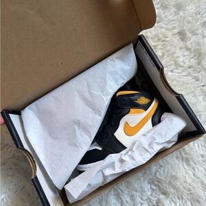 Jordan Kids Black and Gold Sneakers